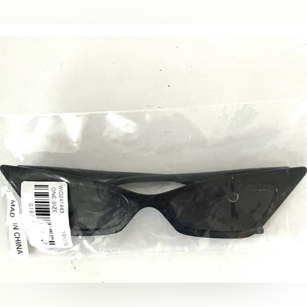 New Widow Black Goth Cat Eye Sunglasses Cunning Cat Dolls Kill Witch Vampire - Picture 7 of 7